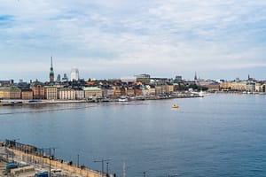 Panorama sur le quartier de Gamla Stan a Stockholm par temps clair