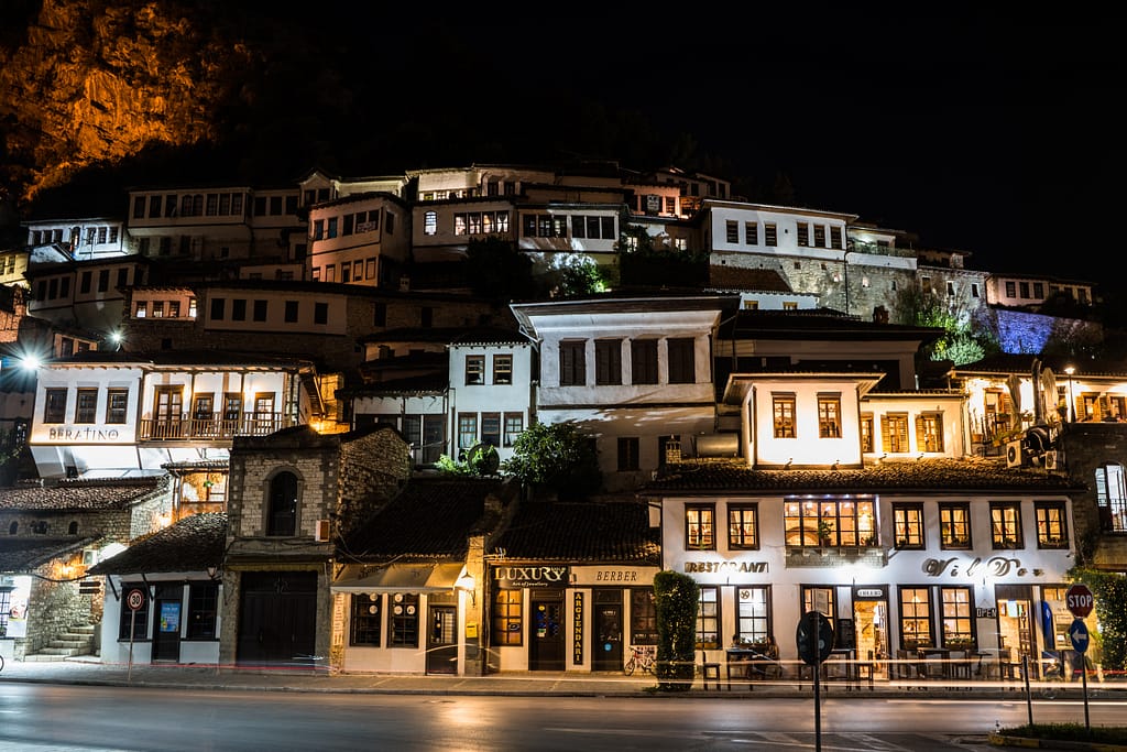 Berat Albanie Vue vieille ville nuit